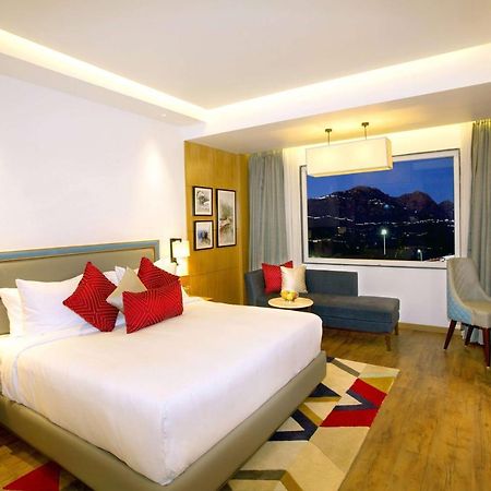 Ramada By Wyndham Katra Station Road Hotel Kültér fotó