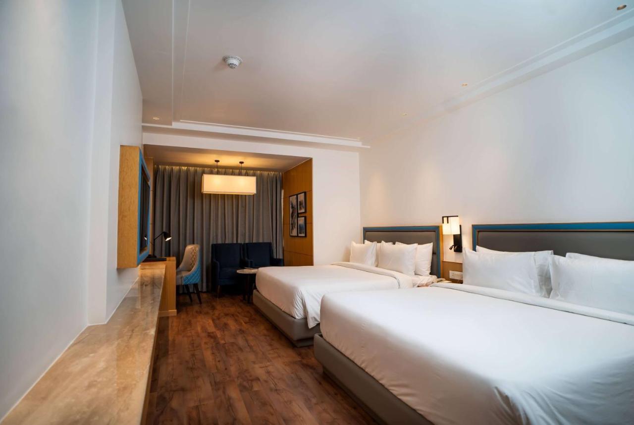 Ramada By Wyndham Katra Station Road Hotel Kültér fotó