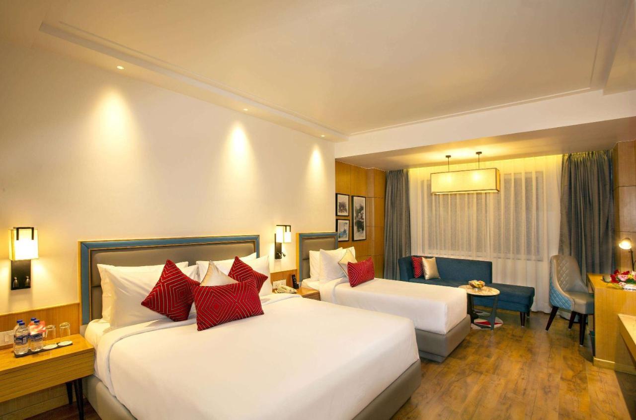 Ramada By Wyndham Katra Station Road Hotel Kültér fotó
